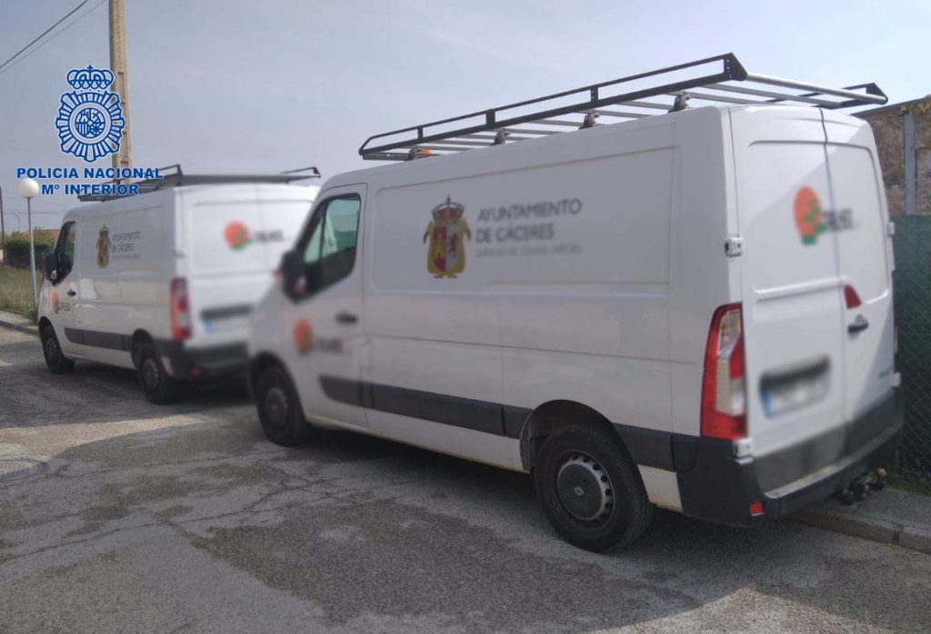 Detenido por un robo con fuerza en el Polígono de las Capellanías de Cáceres foto furgonetas recuperadas