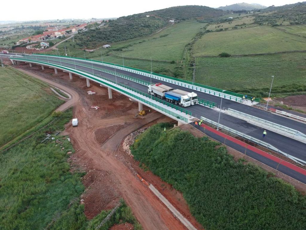 Comienza la prueba de carga en el viaducto de Valdeflores de la Ronda Sureste de Cáceres ronda este 3