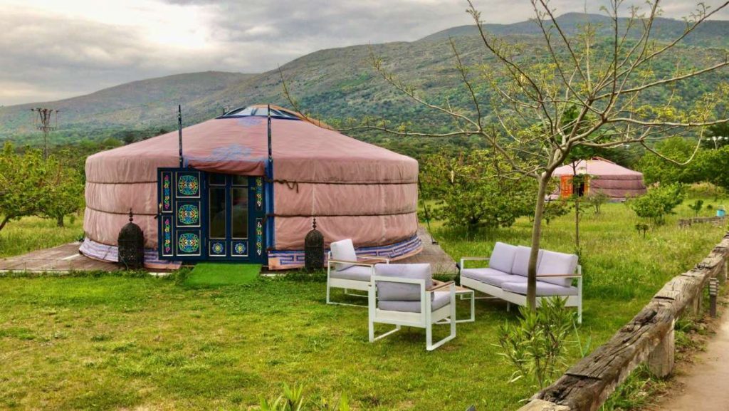 El Jardín de las delizias, en Casas del Castañar, primer establecimiento turístico singular extremeño que ofrece alojamientos en yurta mongol yurta 1