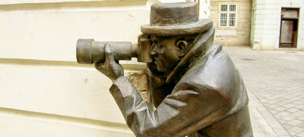 EL DERECHO A LA INTIMIDAD PERSONAL NO SE RESPETA EN ESPAÑA Derecho intimidad Derecho Constitucional