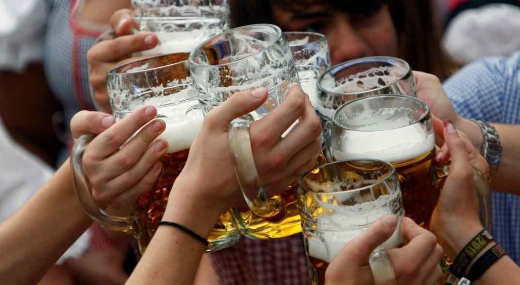 La Policía Local cacereña ha interpuesto este fin de semana un total de 16 sanciones, la mayoría anti covid-19 alcohol covid