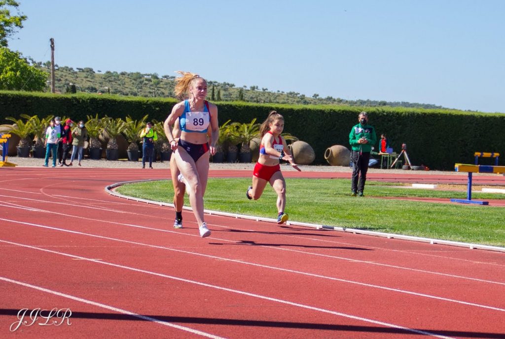 LAURA ORANTOS, NUEVO RÉCORD DE EXTREMADURA DE 200 METROS atletismo 1