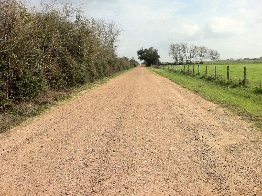 Se acondicionarán varios caminos rurales de Cabezuela del Valle, Tornavacas, Aldeanueva de la Vera, Fresnedoso de Ibor, Garbayuela, Gargantilla, Madroñera, Trujillo, Santa Cruz de la Sierra y Malpartida de Plasencia. camino rural 1