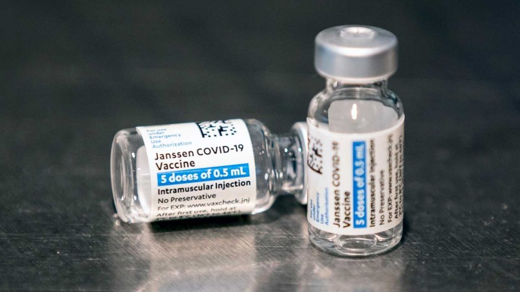 Sanidad y las comunidades acuerdan vacunar con Janssen a menores de 60 años y a colectivos vulnerables descargar