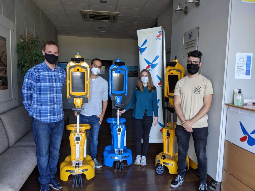 FundeSalud dona tres cuidadores virtuales al grupo de investigación Robolab de la UEx fundesalud