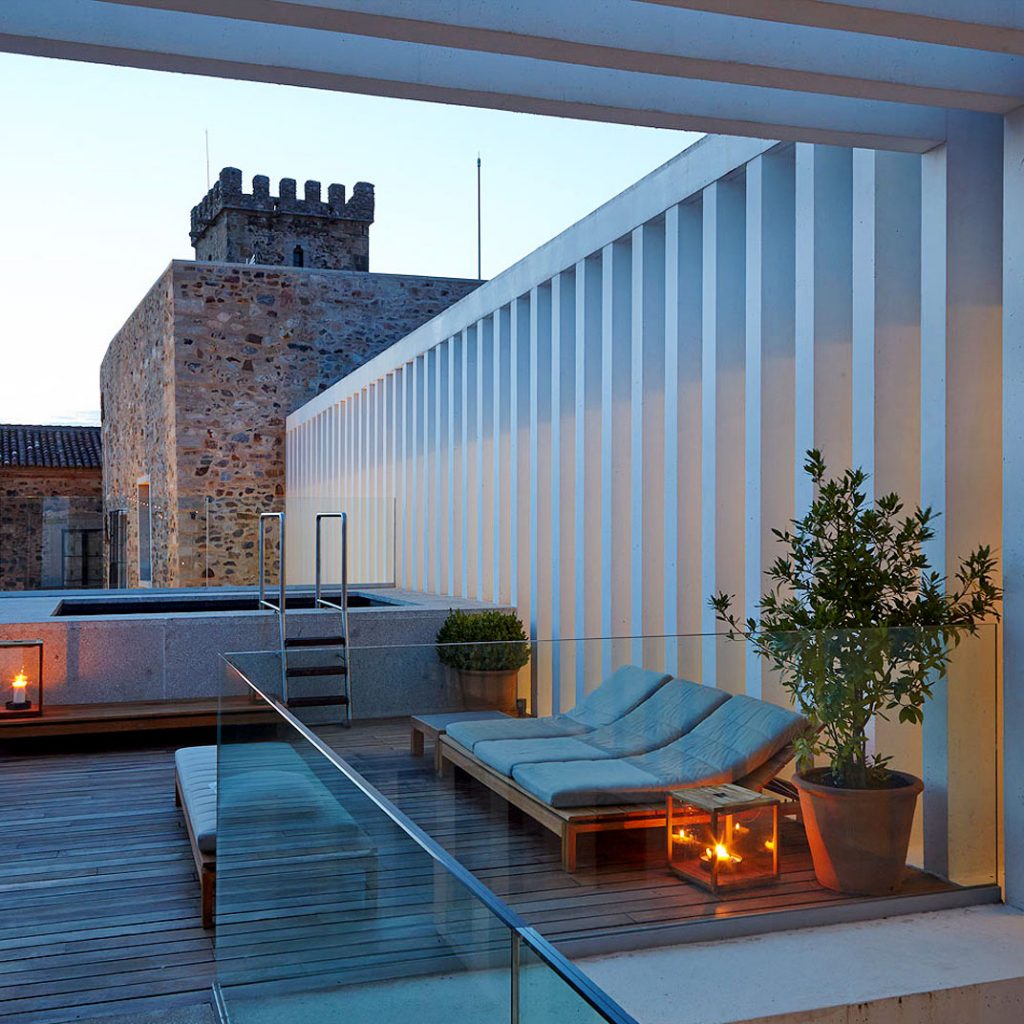 Hotel Atrio de Cáceres gana el premio Hotels & Tourism de CaixaBank en Andalucía Occidental y Extremadura en la categoría “Mejor iniciativa innovadora” hotel atrio