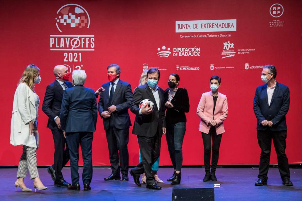 Realizado el sorteo de los playoff de la fase de ascenso a la segunda división que se celebrará en varias sedes de la provincia de Badajoz vara balon