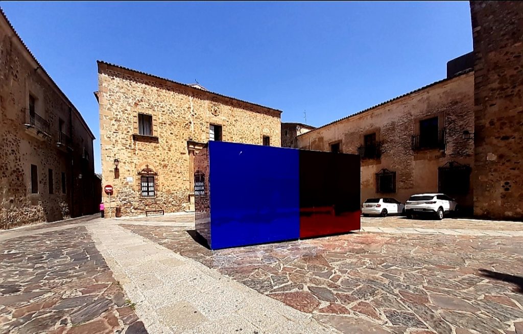 Proyecciones, buenas prácticas y l El Niño de Elche en el Museo Vostell en la clausura el día 20 de junio de Cáceres Abierto 2021 cc abierto