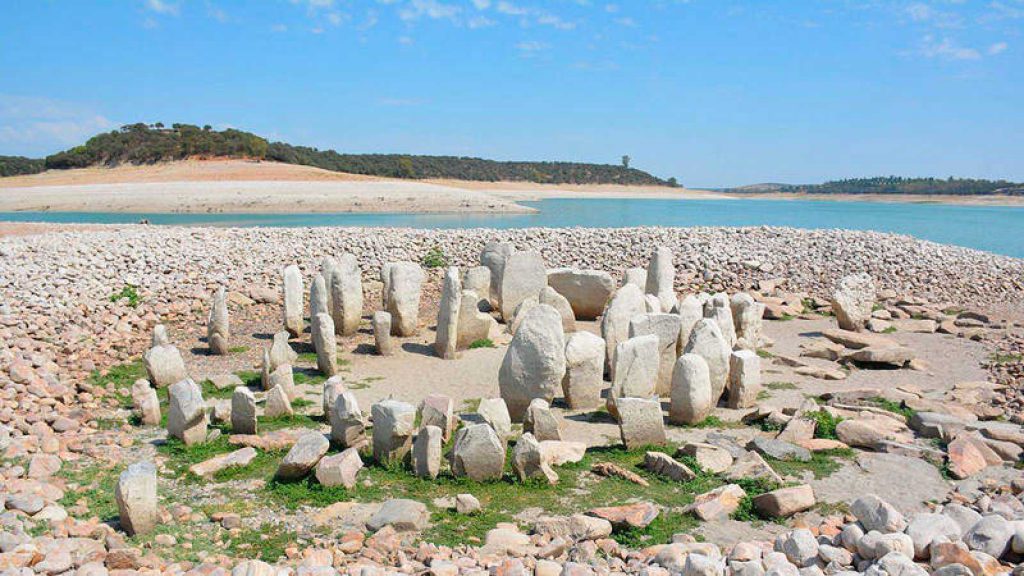El Grupo de Trabajo del Dolmen de Guadalperal define las acciones de protección e investigación sobre el bien ante el descenso del nivel del embalse de Valdecañas dolmen guadalperal