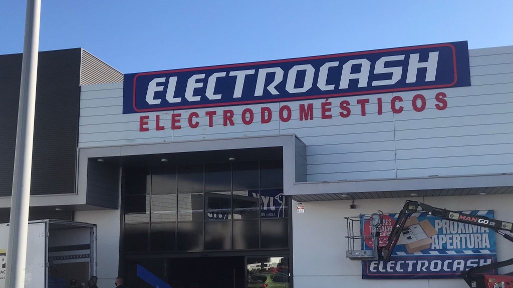 PLENA EXPANSIÓN DE ELECTROCASH, CON LA APERTURA DE TRES ESTABLECIMIENTOS MÁS EN AZUAGA, BADAJOZ Y EN EL PARQUE COMERCIAL LEPE SUR, EL PRIMERO FUERA DE EXTREMADURA lepe