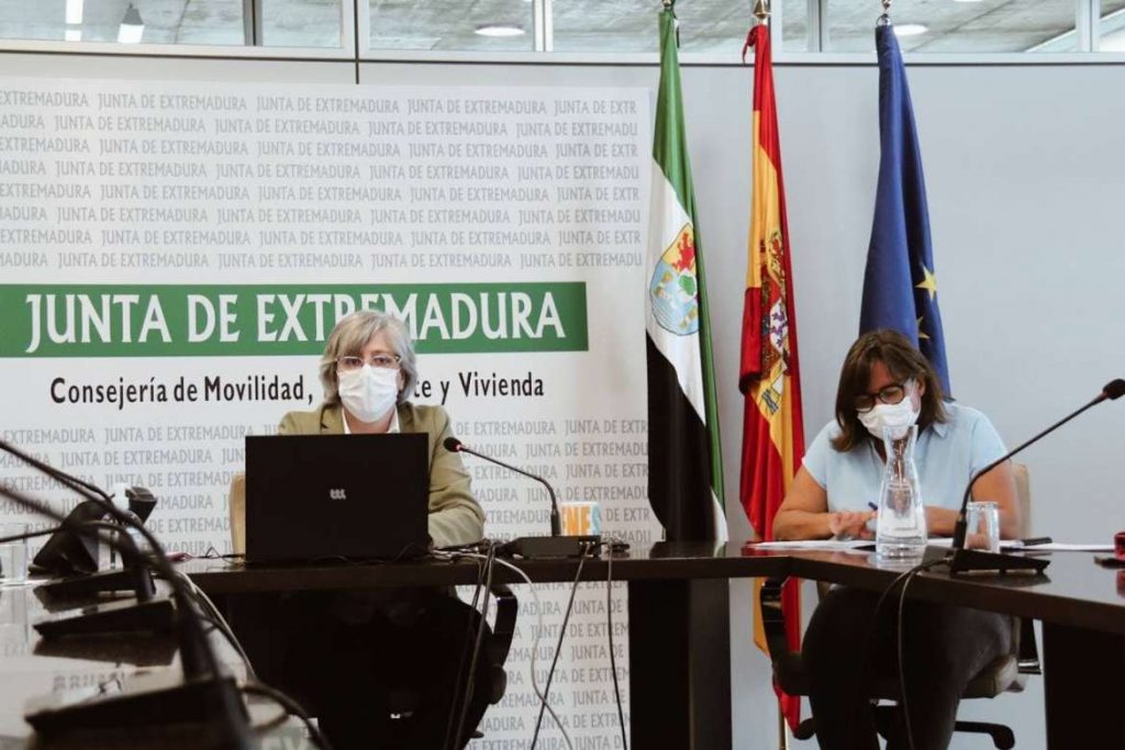 La Mesa de Movilidad e Infraestructuras analiza el futuro Plan Extremeño de Movilidad Sostenible movilidad