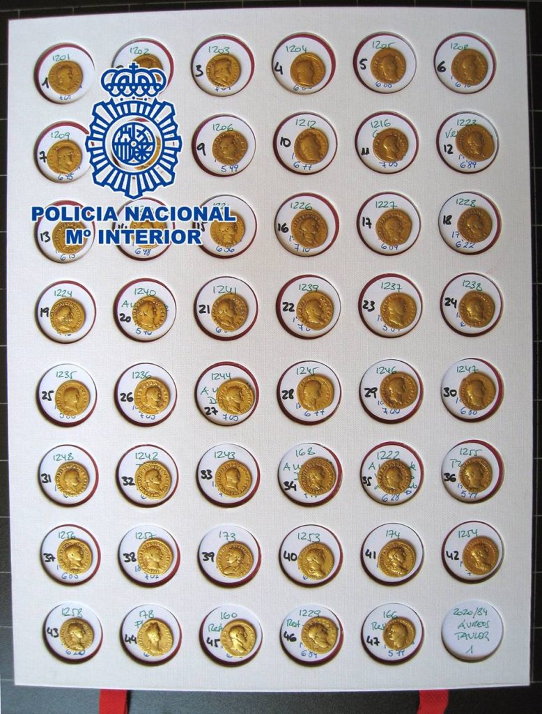 Detenidos dos individuos por expoliar un tesorillo de 90 monedas romanas y otros dos por subastarlas policia