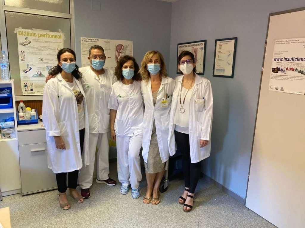 La diálisis domiciliaria en Cáceres integra a pacientes con discapacidad Foto equipo