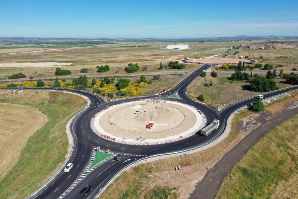 Recepcionada la obra de las nuevas glorietas de acceso a la Plataforma Logística del Suroeste Europeo glorieta plataforma logistica ba