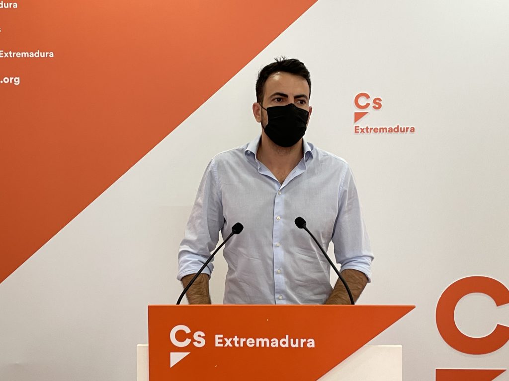Salazar, Ciudadanos, asegura que lo único que no cambia nunca en los gobiernos de Sánchez es la indiferencia absoluta hacia Extremadura salazar cs