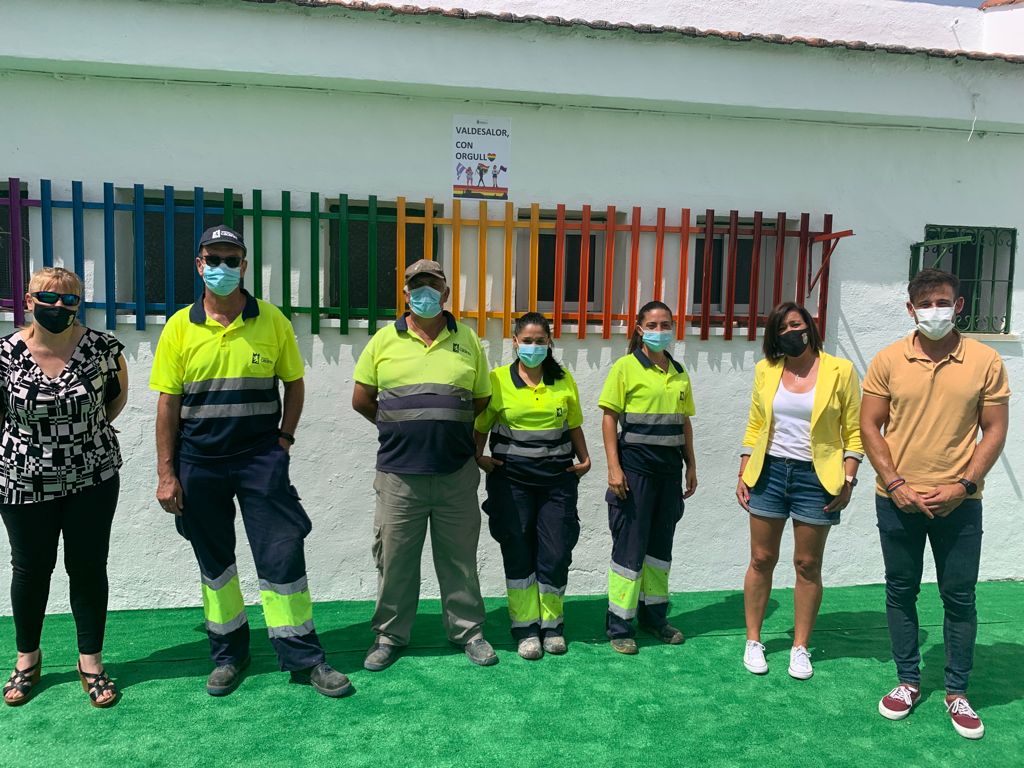 Valdesalor se suma a la campaña ‘Cáceres, con orgullo’ David Holguin y campana Valdesalor con Orgullo