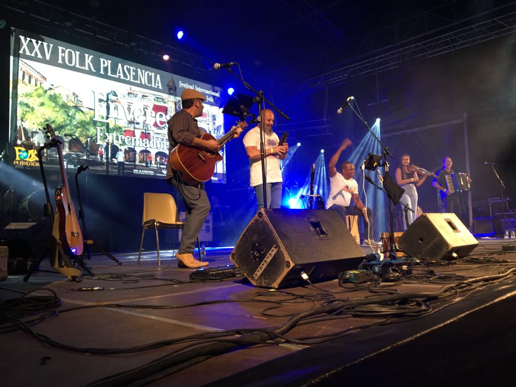 WENDAL, XABI ABURRUZAGA Y ENVEREA HACEN VIBRAR DE NUEVO EL FOLK EN PLASENCIA EnVerea Folk Plasencia