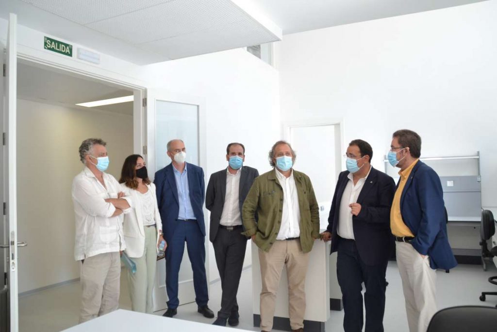 Firmado el contrato para la puesta en marcha de la Bioincubadora de la Ciudad de la Salud y la Innovación de Cáceres BIOINCUBADORA8