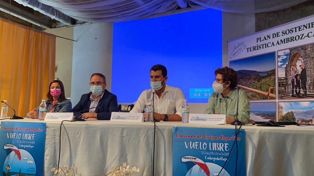 Cabezabellosa se alza como destino para el turismo deportivo en la modalidad de vuelo libre Jornadas vuelo libre cabezabellosa pico pitolero 07