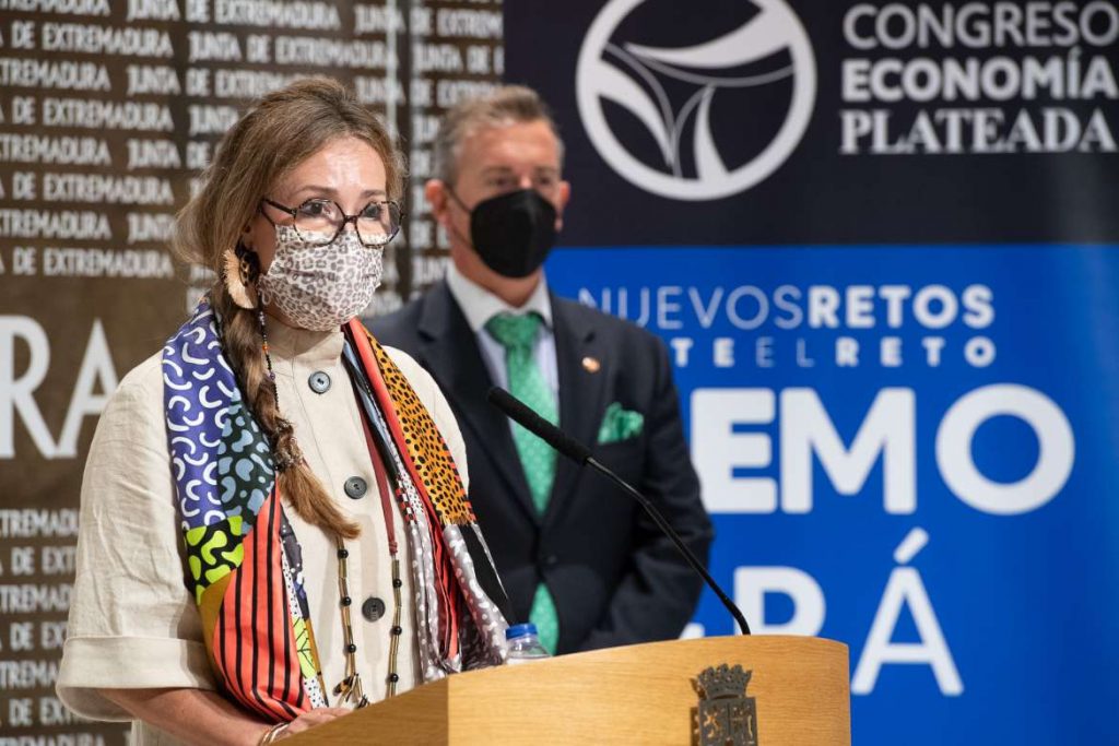 Presentado el I Congreso de Economía Plateada que se celebra en Mérida los días 22 y 23 organizado por FEVAL ana vega
