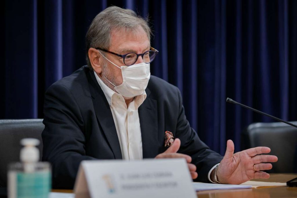 Juan Luis Cebrián aborda el profundo cambio de la sociedad digital en la inauguración del curso en la Facultad de Ciencias de la Documentación y la Comunicación cebrian