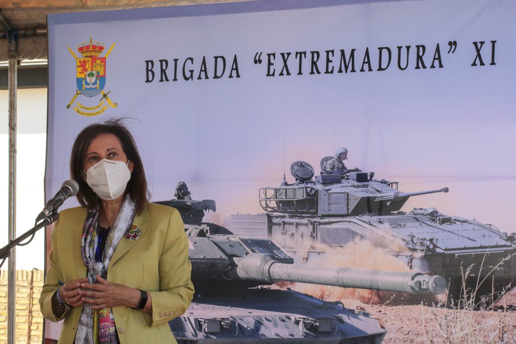 La ministra de Defensa Margarita Robles visita la moderna Brigada ‘Extremadura’ XI en Badajoz minis 1