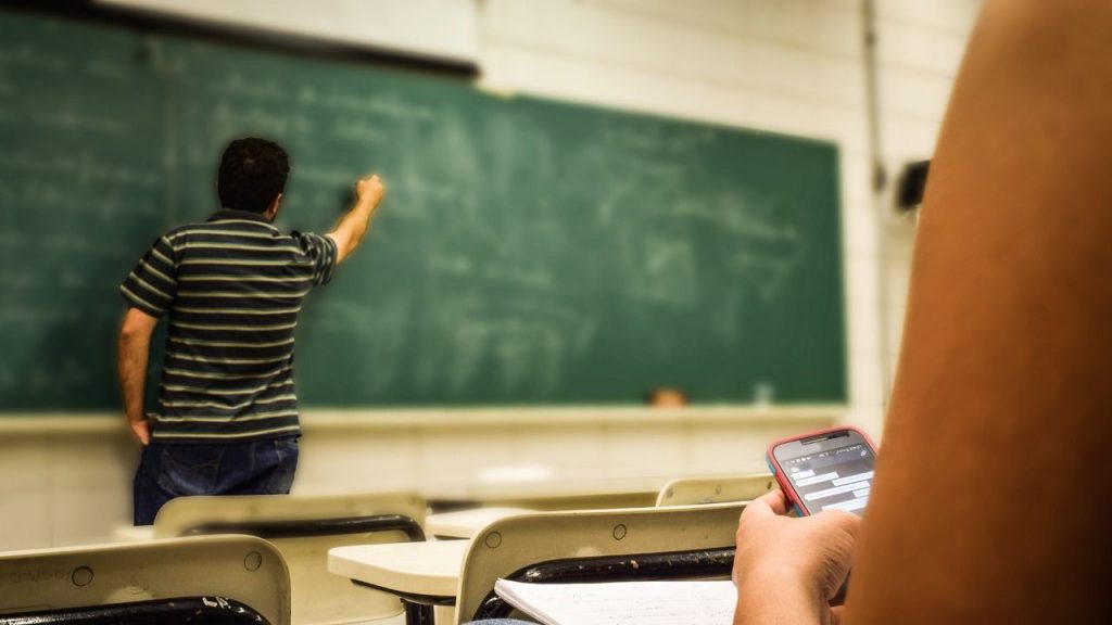 España, líder en número de ninis y repetidores en Secundaria ninis