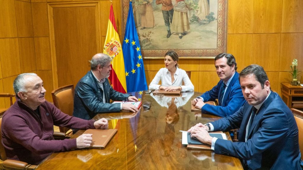 Sin acuerdo en la reunión del Gobierno y los agentes sociales para pactar la subida del salario mínimo salario minimo