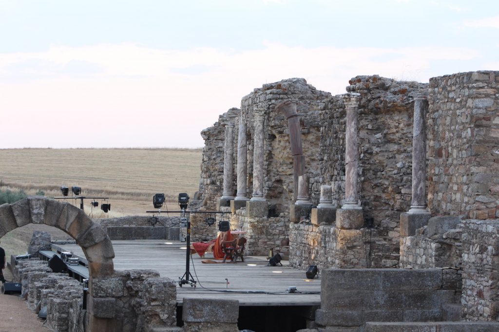 El teatro romano de Regina acoge este sábado la proyección del documental ‘Dehesa, el bosque del lince ibérico’ teatro regina