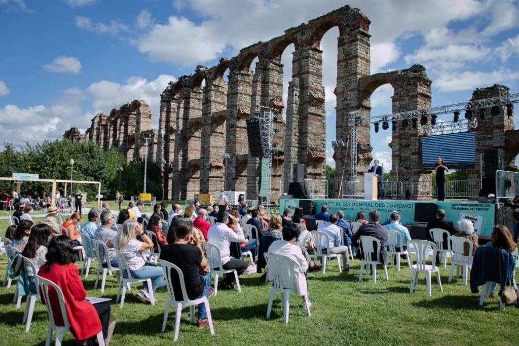 Celebración del Día Mundial de Turismo en Extremadura en el acueducto de los milagros de Mérida turismo acueducto milagros merida