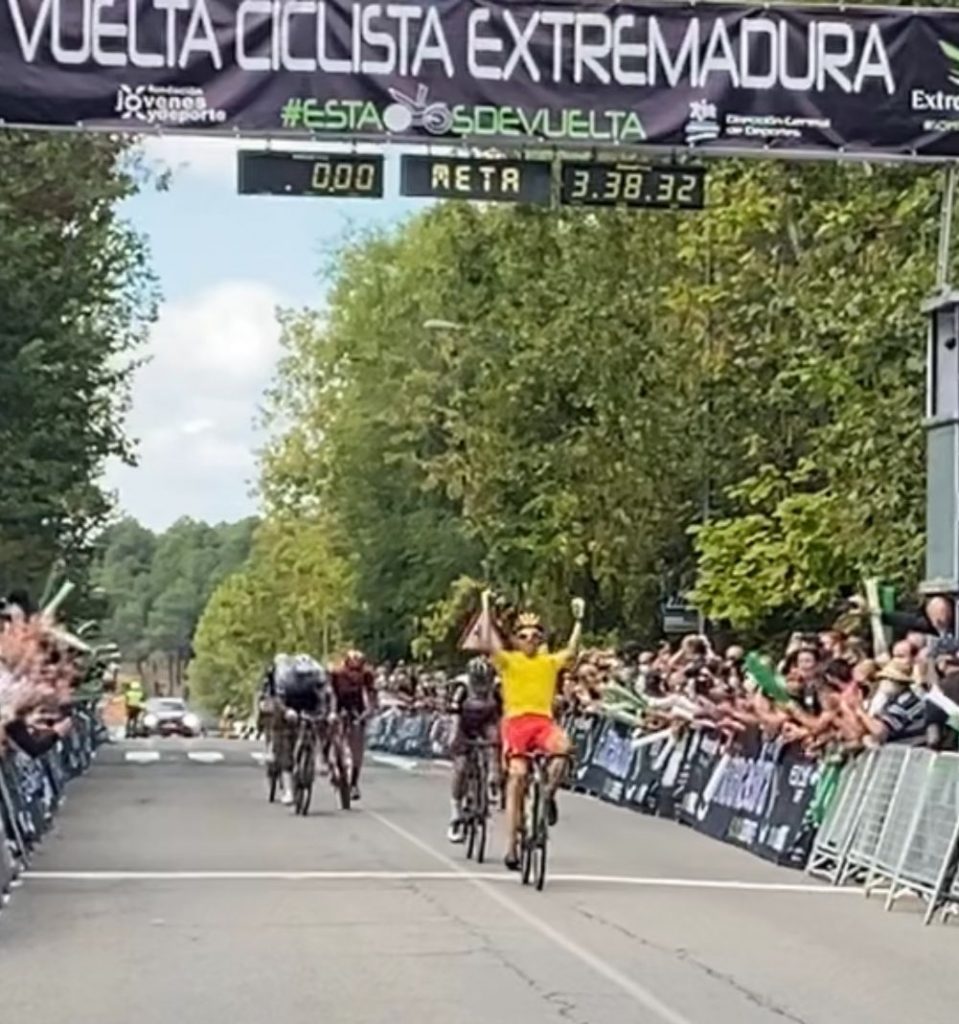 Benjamín Prades, del equipo Vigo-Rías Baixas, vencedor de la Vuelta Extremadura 2021 vuelta ciclista 3