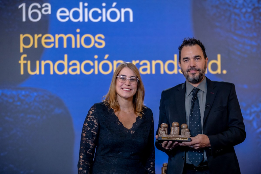 IMAGEN PREMIO ESCUCHAME