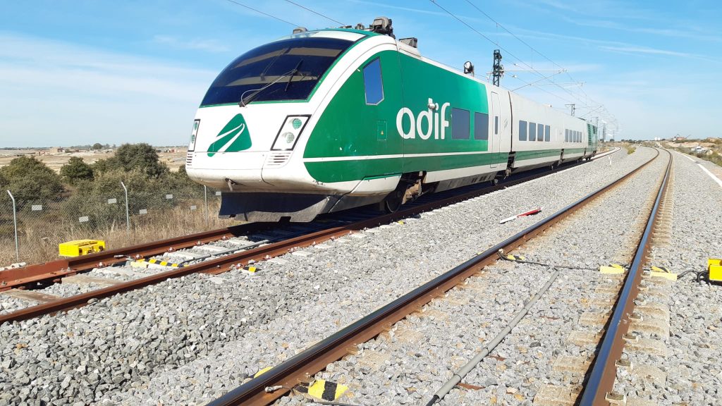 Adif AV inicia las pruebas de auscultación de la vía en la nueva infraestructura del tramo Plasencia-Badajoz adif
