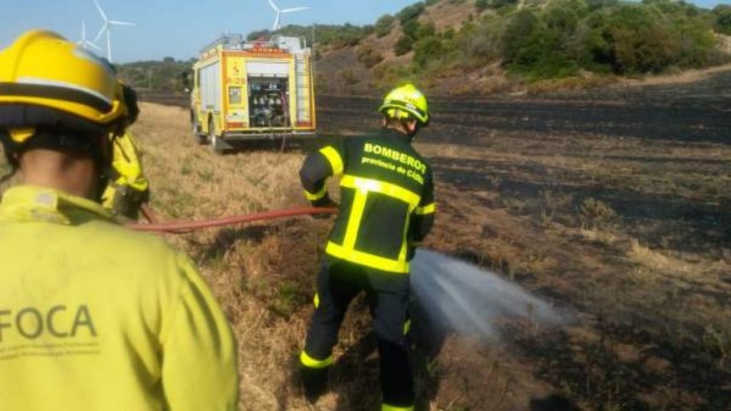 El INFOEX interviene durante esta semana en 16 incidentes, con 6 que han afectado a terrenos forestales. bomberos 1