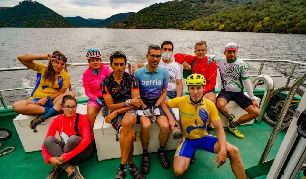 Expertos en cicloturismo de España y Portugal visitan la Reserva de la Biosfera de Tajo Internacional para conocer su potencial como destino BTT ciclistas