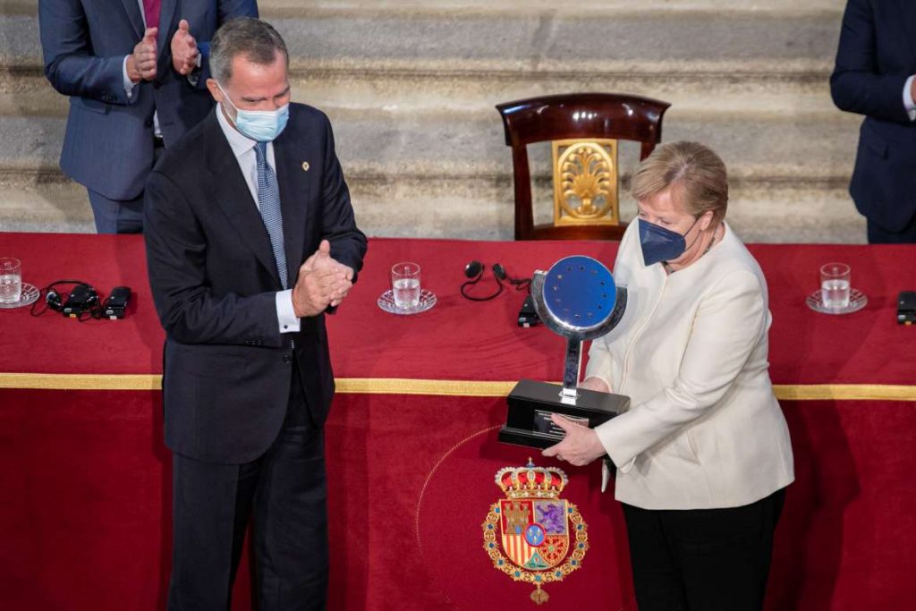 Angela Merkel recibe el Premio Carlos V de manos del Rey Felipe VI merkel felipe VI