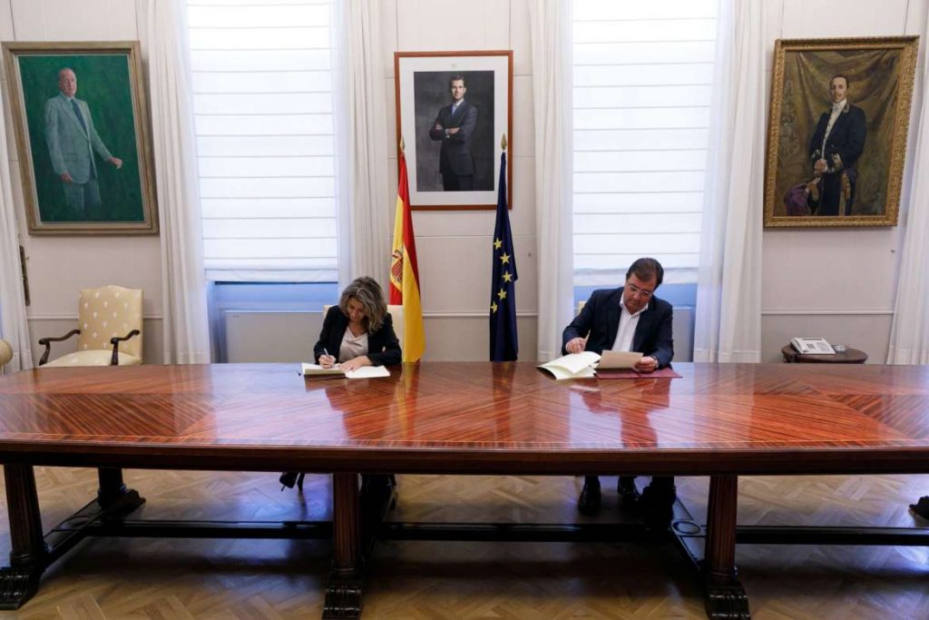 Rubricado el acuerdo de cesión a la Junta de Extremadura de la Avenida Martín Palomino y la Avenida España de Plasencia plas