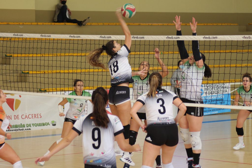 El Badajoz Extremadura CPV se impone al Arroyo y muestra sus credenciales (3-1) volei