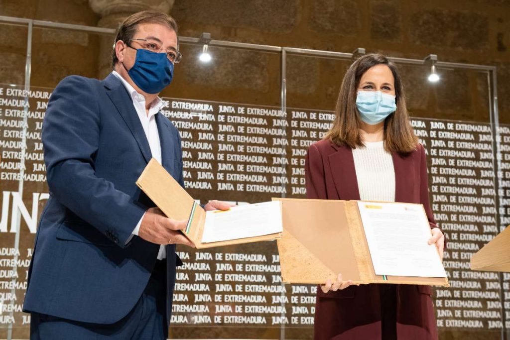 Junta y Derechos Sociales firman un convenio para impulsar el sistema de autonomía y atención a la dependencia por valor de 67,7 millones de euros ministra 13
