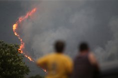 continuan durante esta noche los trabajos de vigilancia ante posibles reactivaciones en las hurdes y monfrague 1