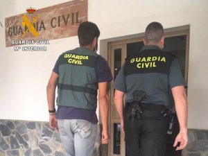 detenido un hombre en navalmoral de la mata acusado de un delito de odio hacia una mujer de origen saharaui