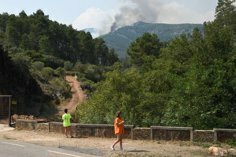 el gobierno despliega un amplio dispositivo para extinguir los incendios de este domingo entre ellos el de jerte
