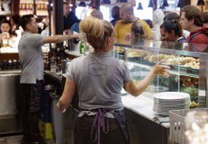 el paro baja en extremadura en 9 800 personas hasta junio y se crean 17 100 empleos