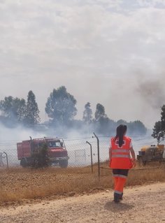 el plan infoex desactiva el nivel 1 de peligrosidad al estabilizar el incendio en la urbanizacion los rostros en badajoz 1