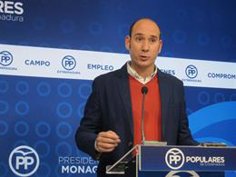 el primer vuelo desde badajoz a palma de mallorca este sabado sufre un retraso de una hora y media