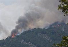 extremadura moviliza mas de 250 efectivos para sofocar el incendio de casas de miravete