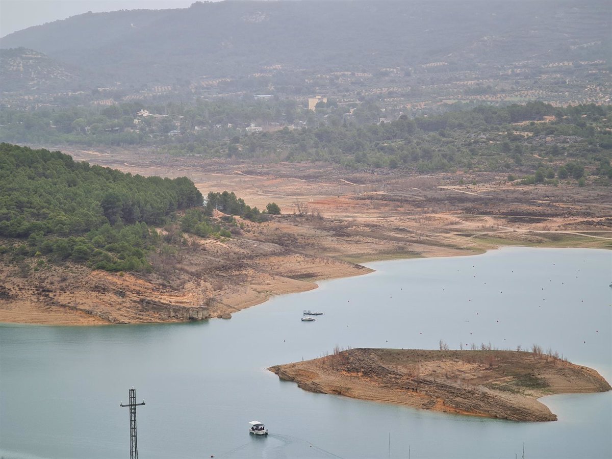 las altas temperaturas hacen descender la reserva del guadiana al 275 de su capacidad y la del tajo al 436