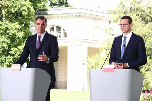 El presidente del Gobierno, Pedro Sánchez, en rueda de prensa junto al primer ministro de Polonia Mateusz Morawiecki 