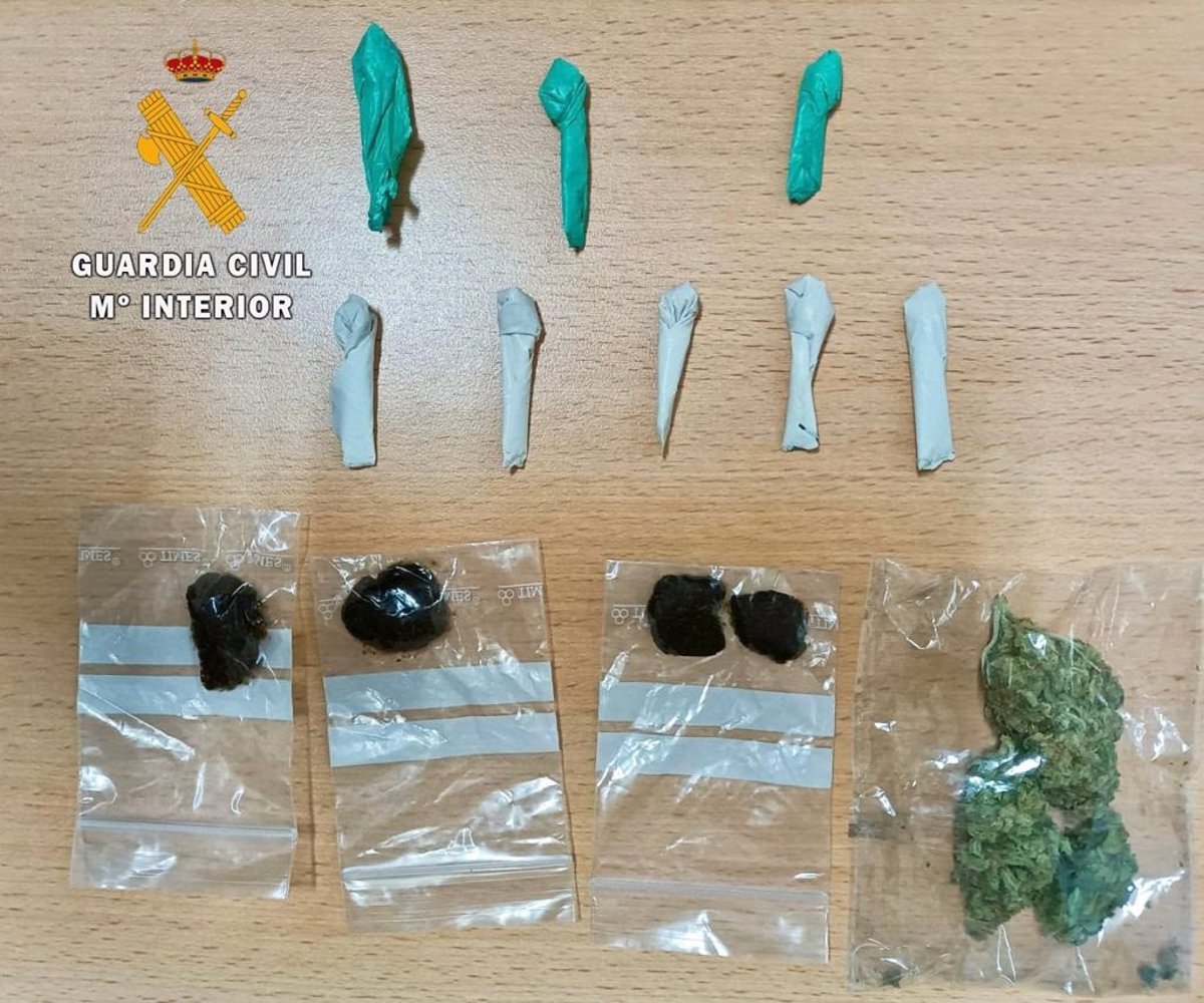 un joven detenido y otro investigado por trafico de drogas en el carnaval de verano de malpartida de caceres