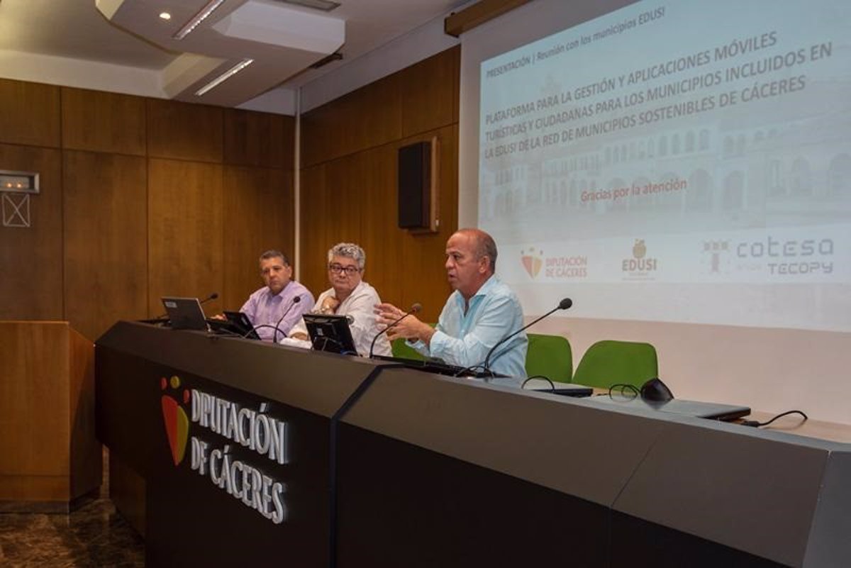 un total de 21 municipios de la provincia de caceres contaran con aplicaciones municipal y turistica